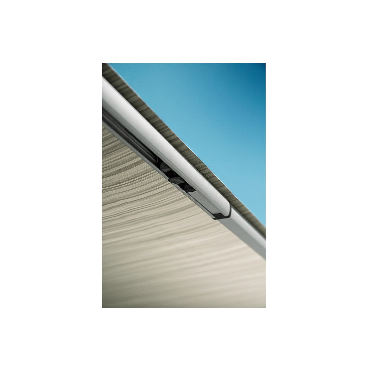 Thule Omnistor 1200 – White Awning