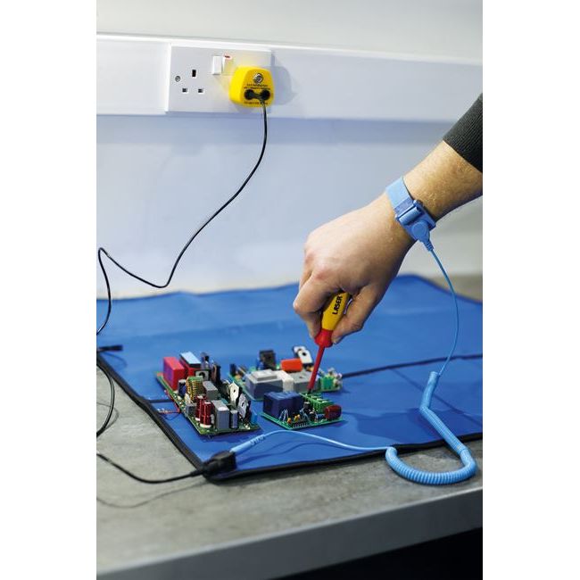 Laser Earth Bonding Plug UK 8315