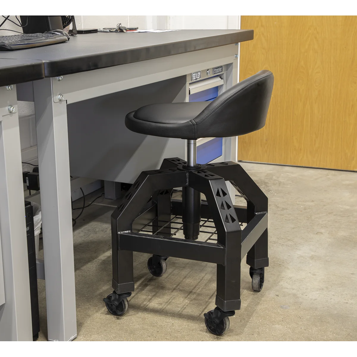 Sealey Premier Industrial Pneumatic Creeper Stool SCR03B 150kg Capacity