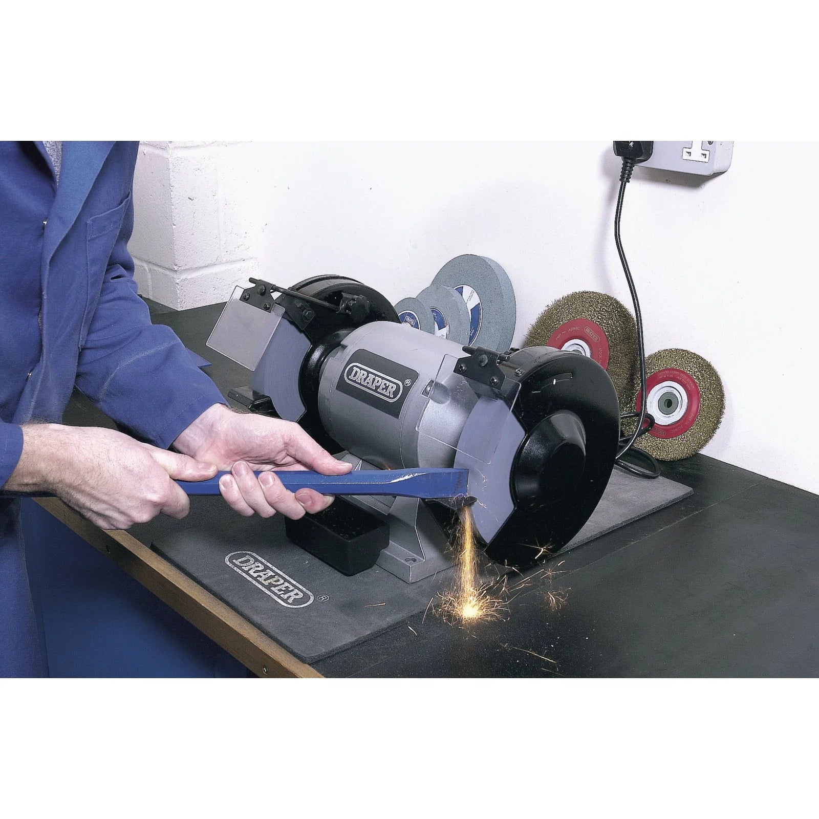 Draper Heavy Duty Bench Grinder, 200mm, 550W - GHD200