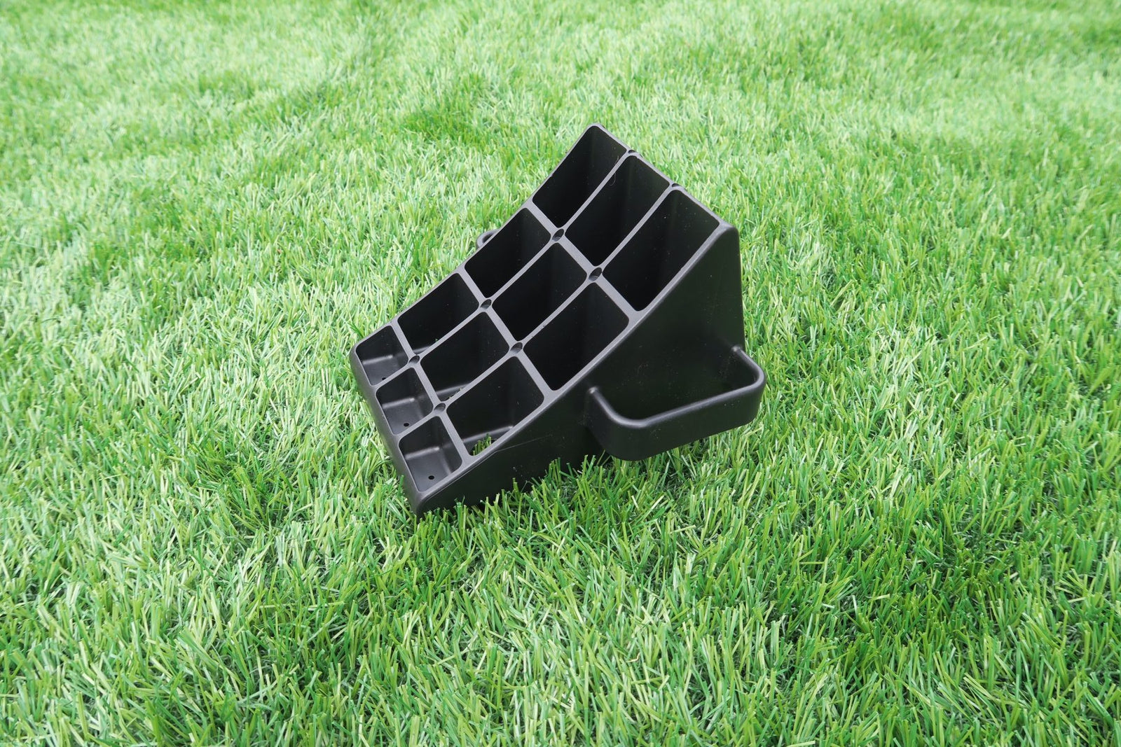 Milenco MGI Wedge Levels with Chock – Pair of Wheel Levelling Ramps with Matching Chocks