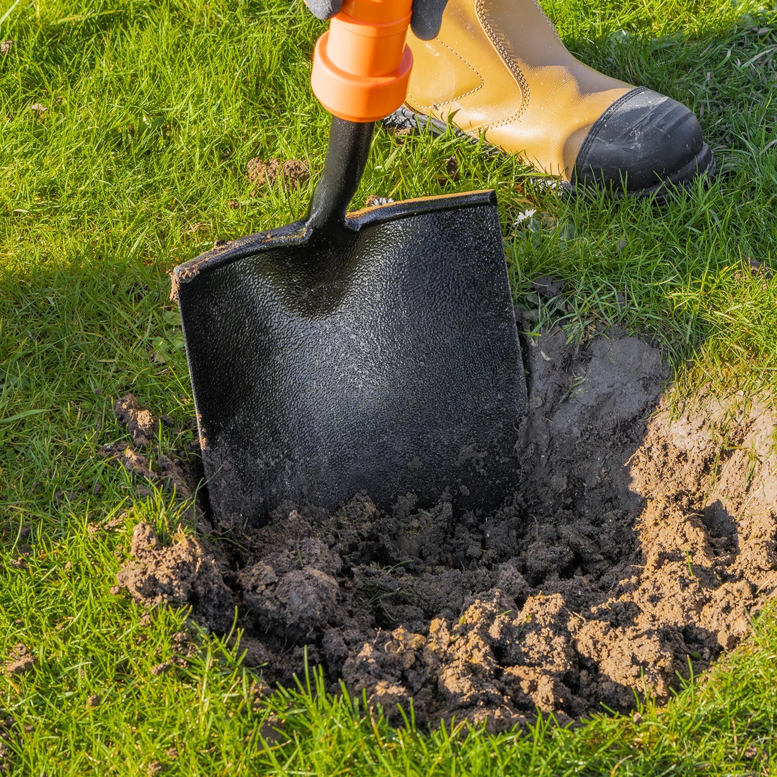 Sealey Insulated Round Mouth Shovel 990mm