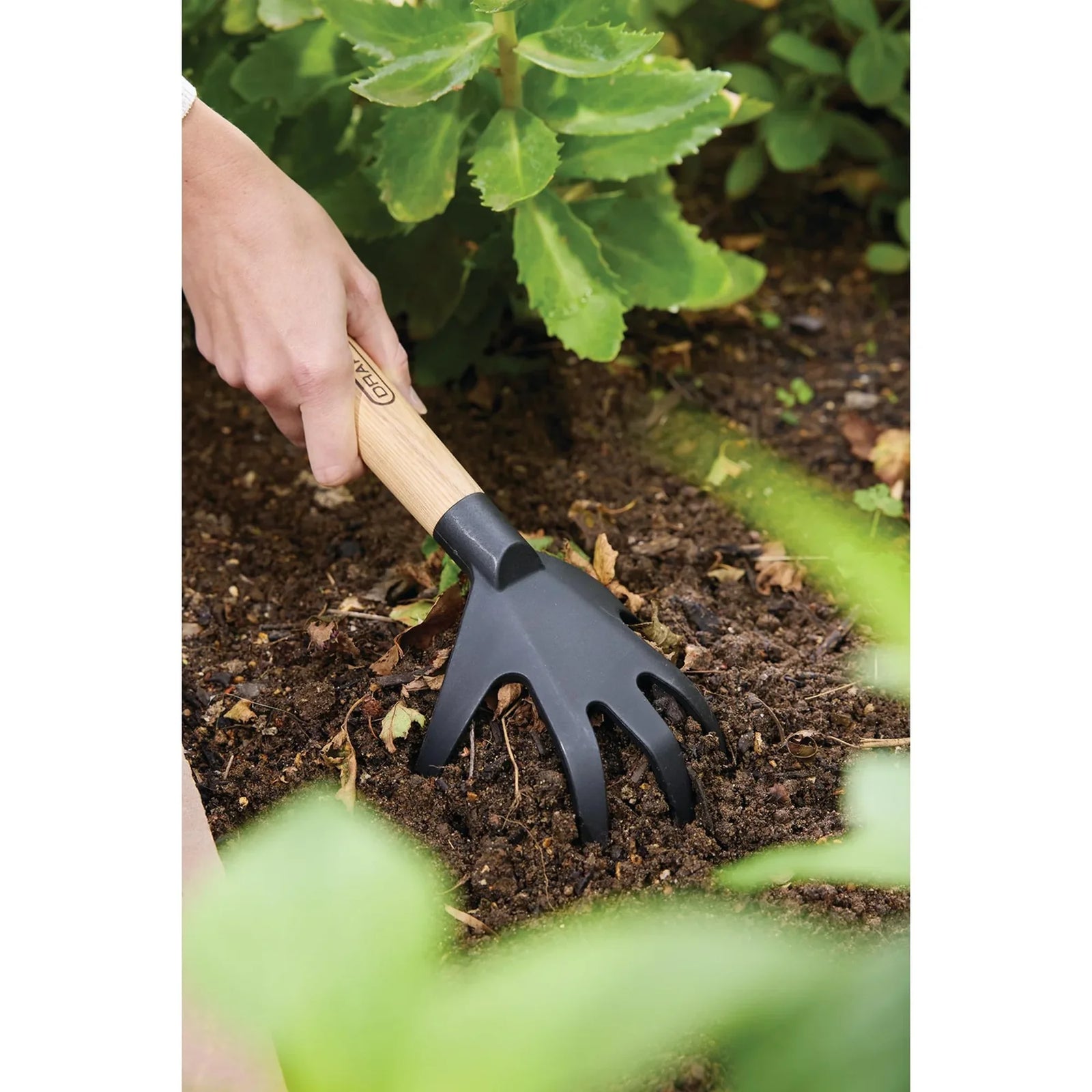 Draper Hand Cultivator 5-Tine Eco-Friendly Design
