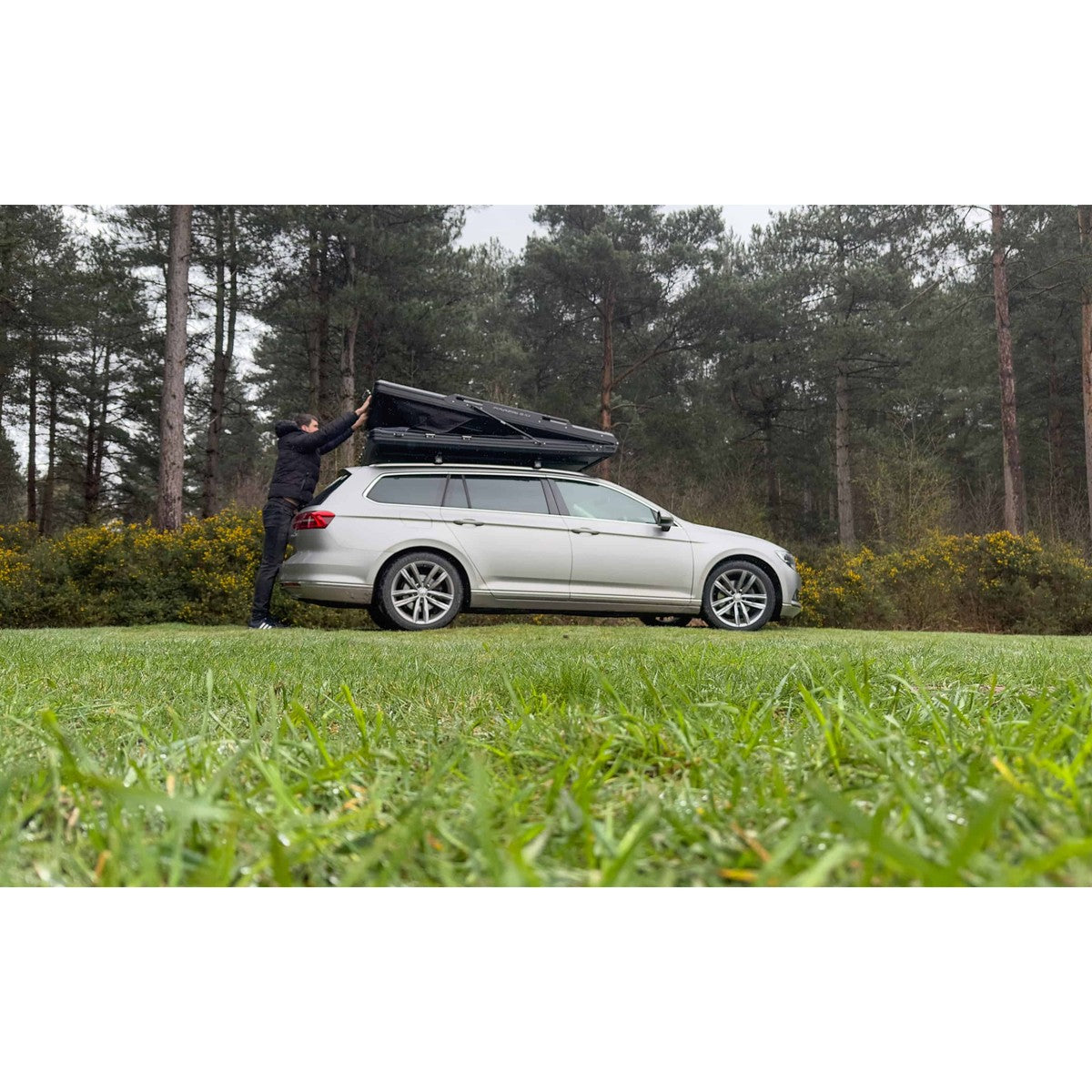 RoofBunk Adventurer Aluminium Clamshell Roof Tent