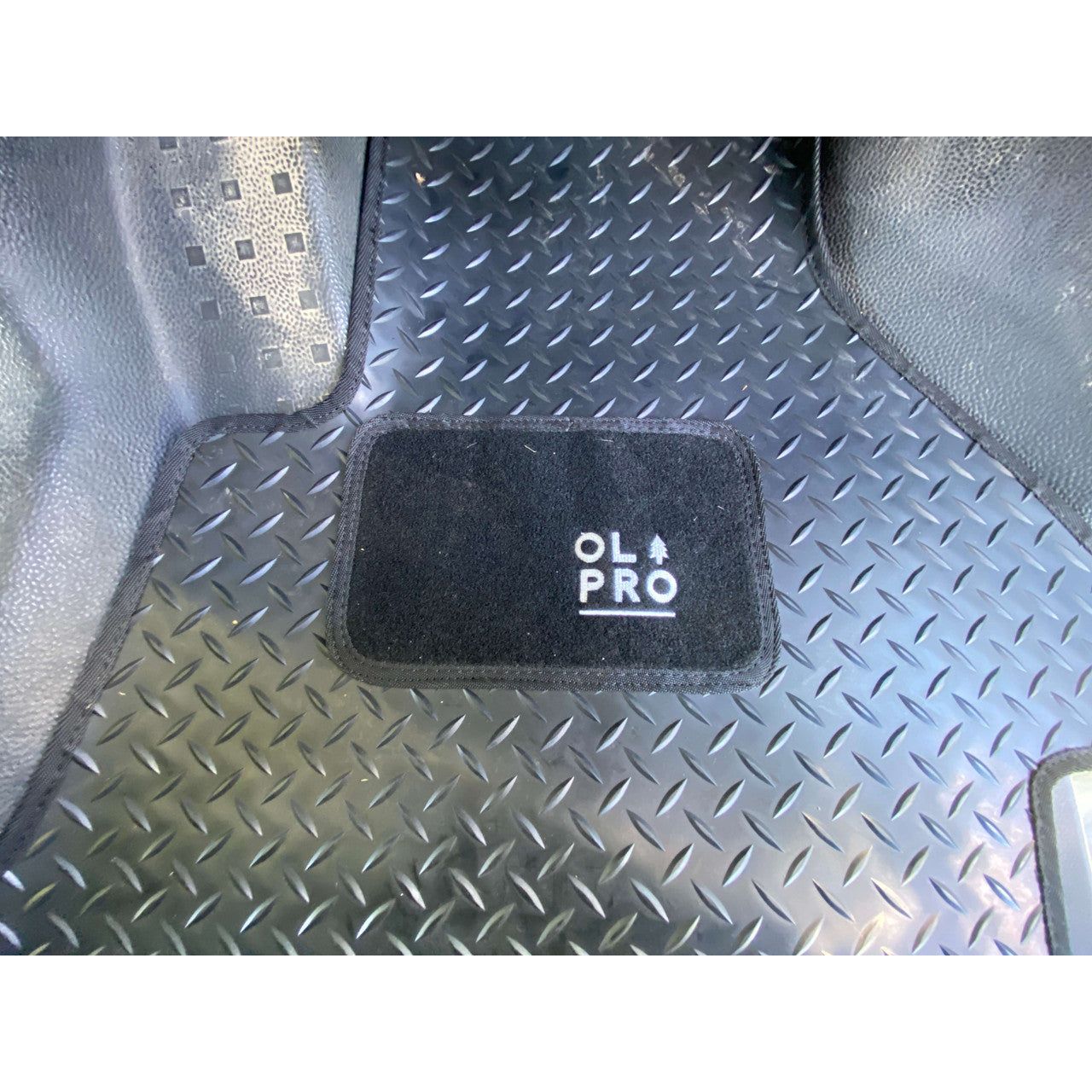 Olpro Volkswagen T5 2003 – 2015 Front No Walkthrough RUBBER ( OLPRO LOGO ON KICK PAD)