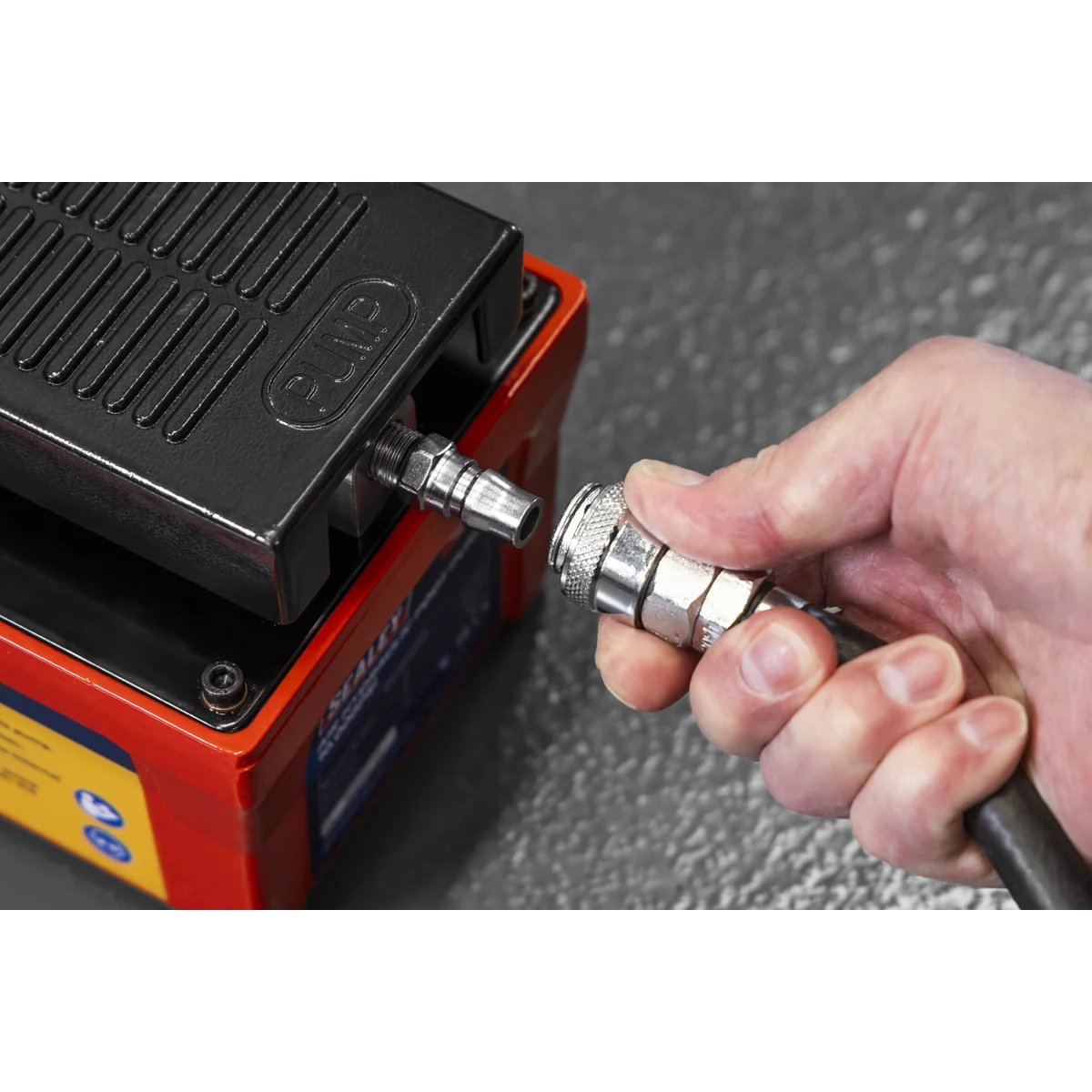 Sealey Air Hydraulic Foot Pump 10,000psi 1600cc Oil Capacity