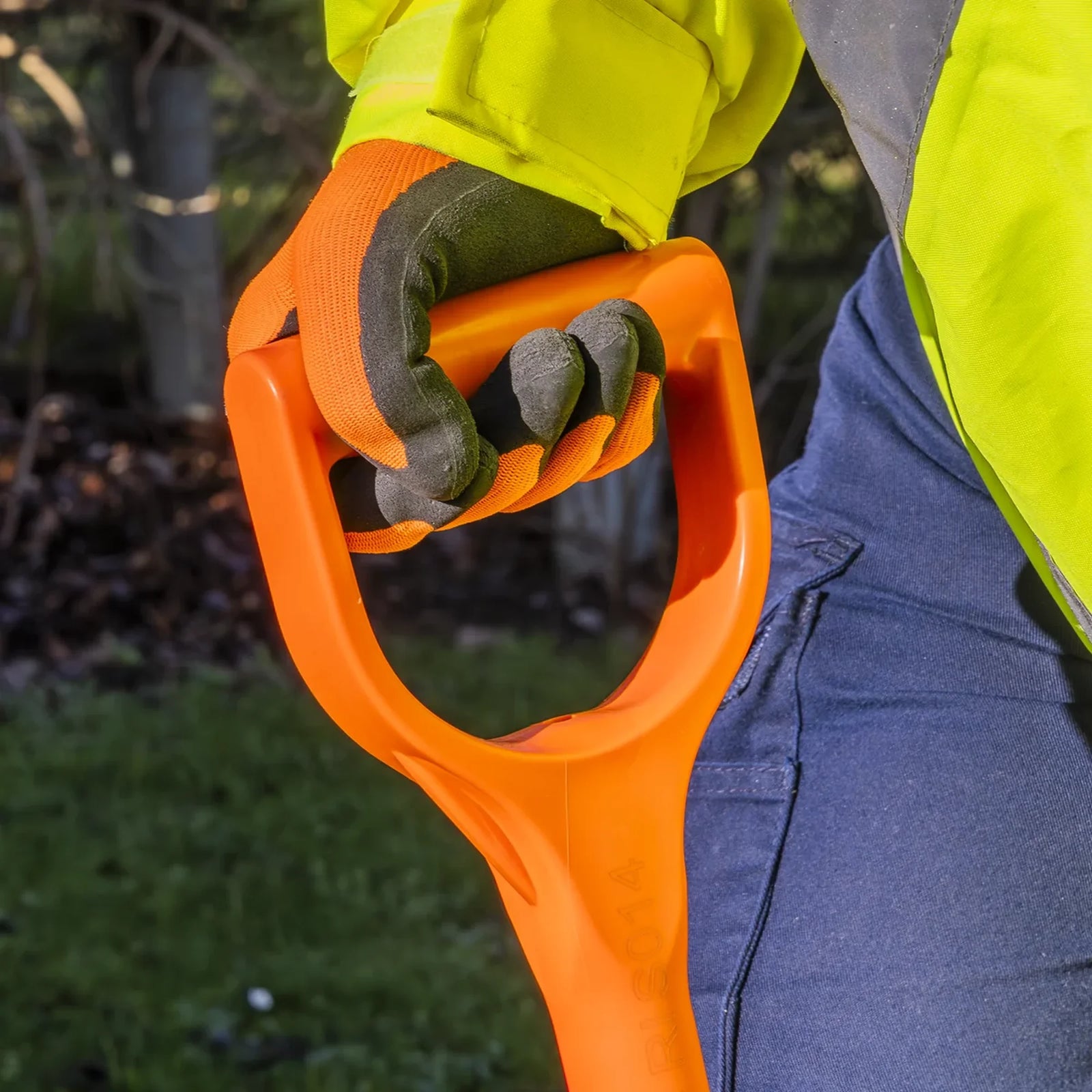 Sealey Insulated Round Mouth Shovel 990mm