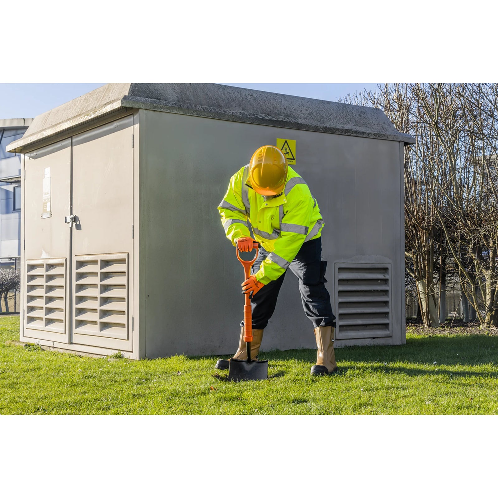 Sealey Insulated Round Mouth Shovel 990mm