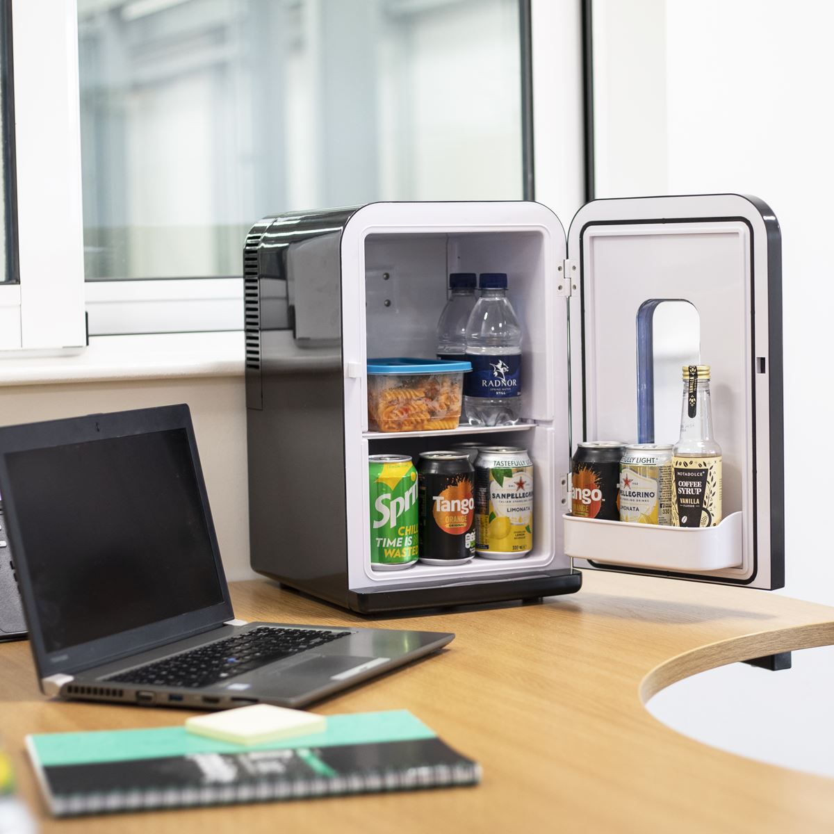 Baridi Mini Fridge/Warmer 15L Capacity 12V/230V - Black DH95