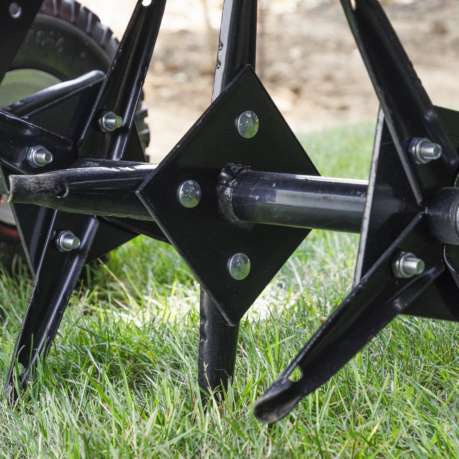 Sealey 48" Tow Behind Plug Aerator SLA48T - 95kg Capacity