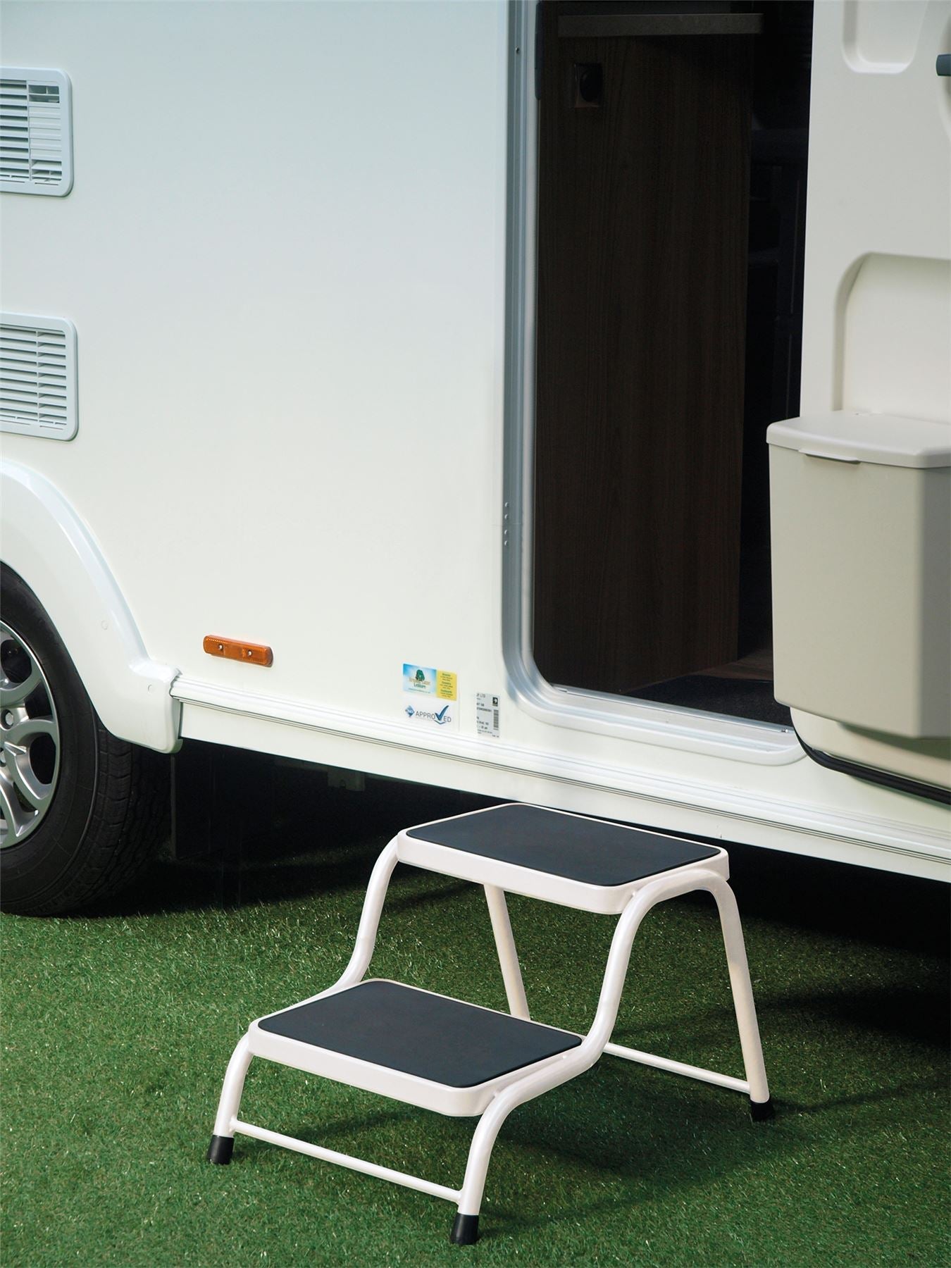 Double step in caravan white
