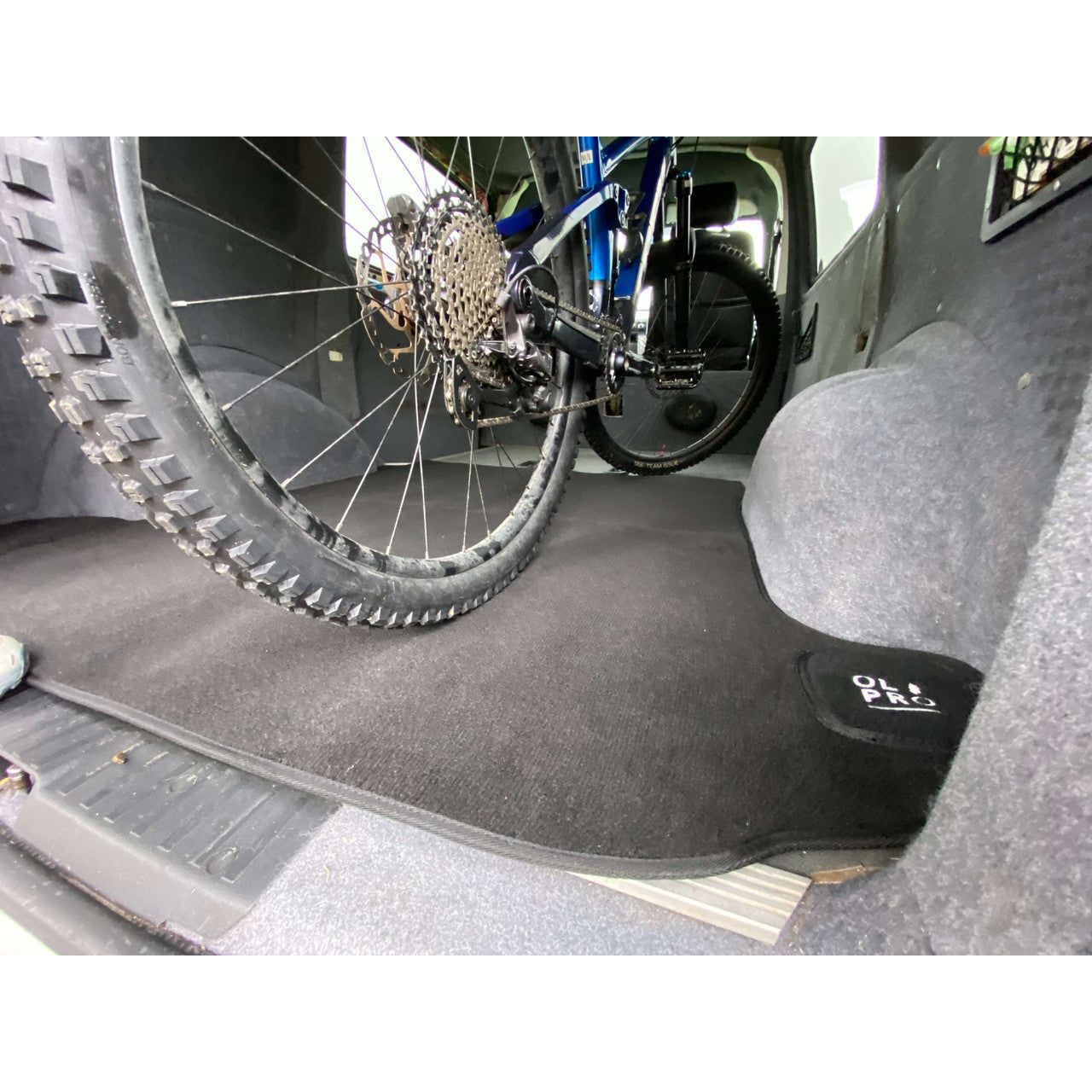 Olpro Volkswagen T5 2003 – 2015 Front No Walkthrough ( OLPRO LOGO ON KICK PAD)