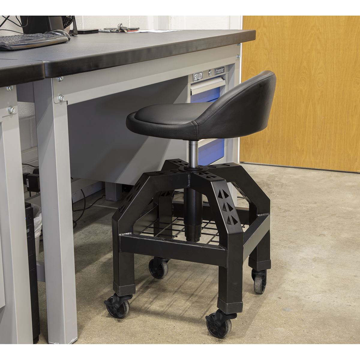 Sealey Creeper Stool Pneumatic with Adjustable Height Swivel Seat & Back Rest