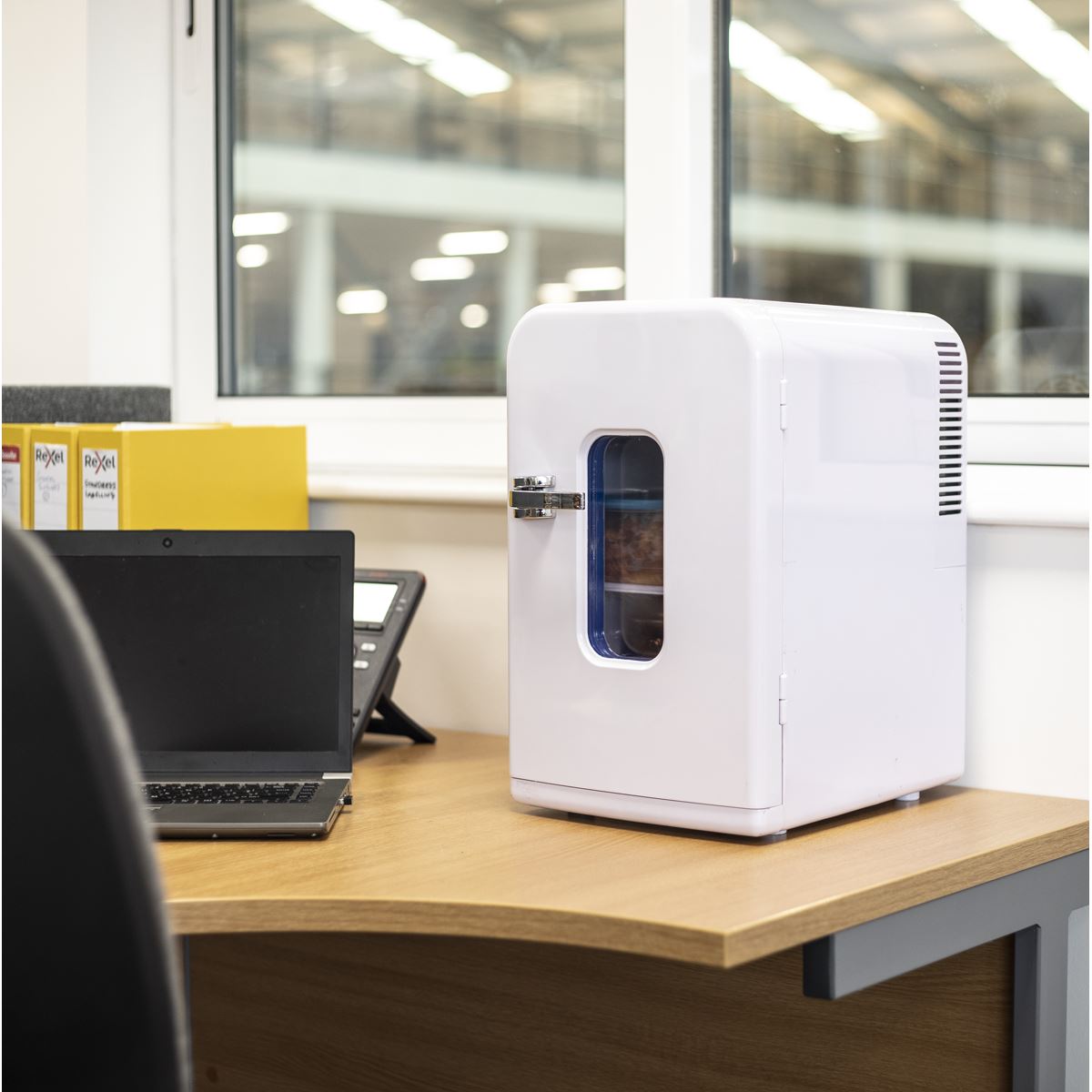 Baridi Mini Fridge/Warmer 15L Capacity 12V/230V - White DH94