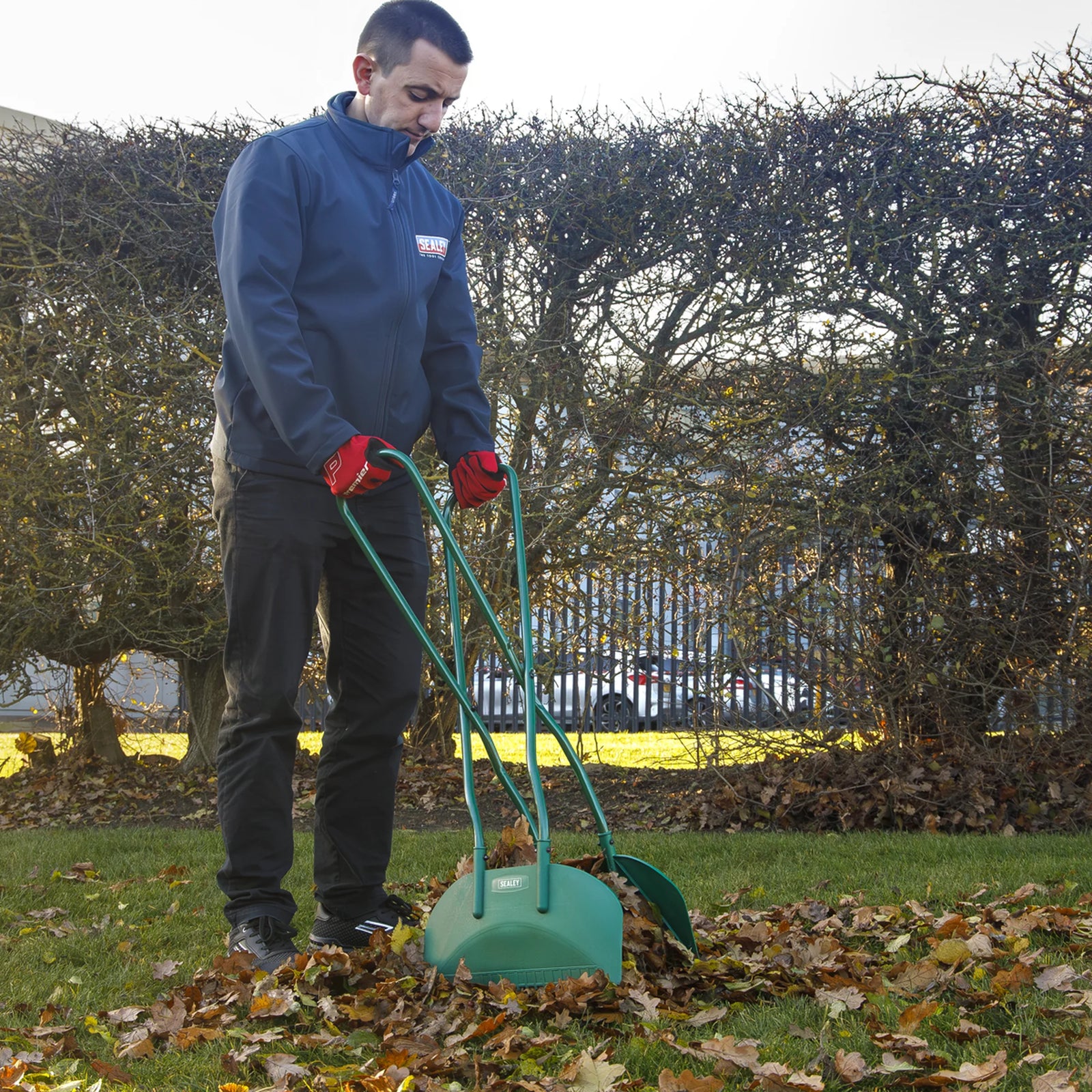 Sealey Leaf & Debris Grabber GTLG1 890mm Long-Handled Scoop